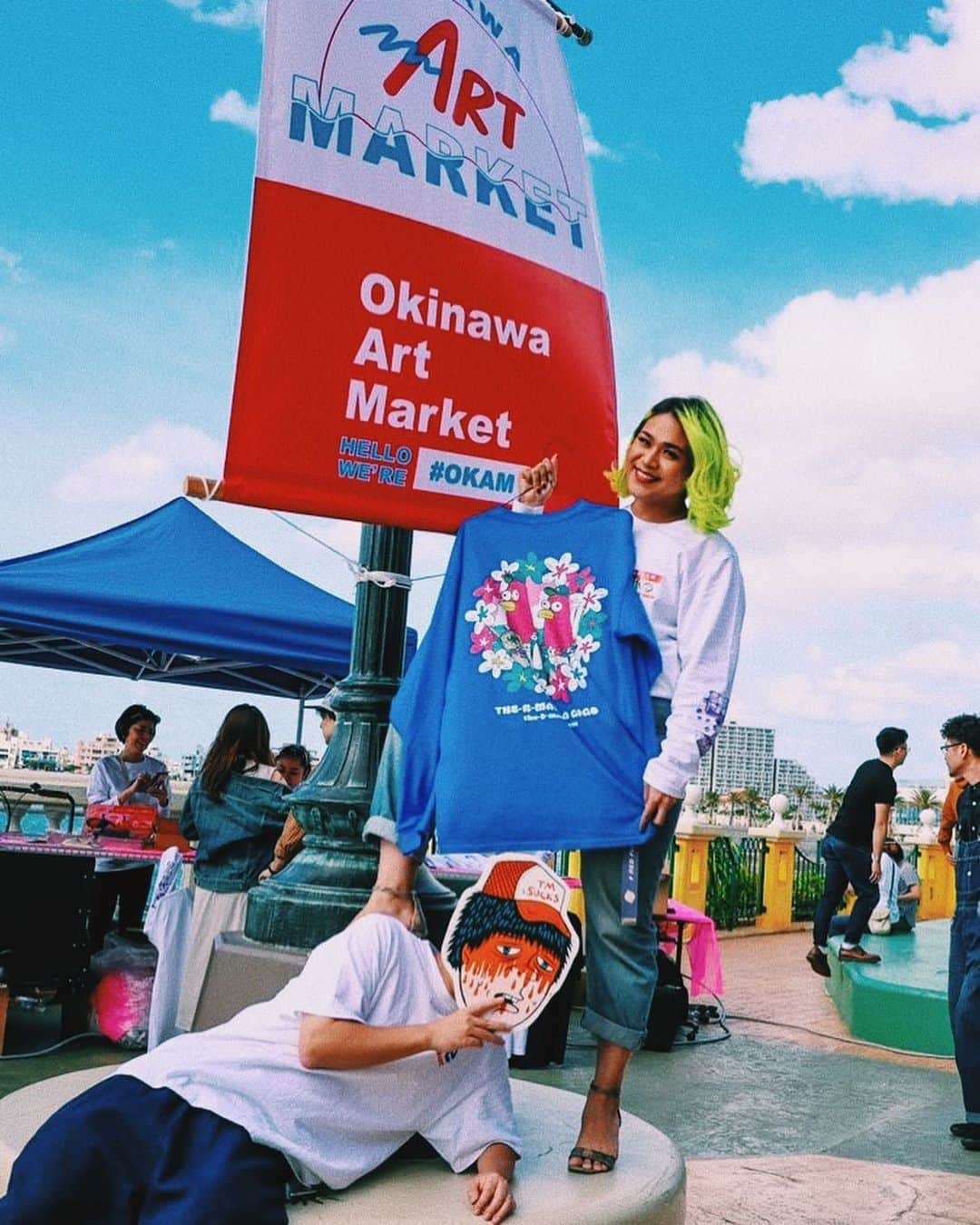 のインスタグラム：「徐々に気持ちが復活してきている町田です。﻿ ﻿ 2つ日間の @okinawa_art_market が無事今年も終了致しました！﻿ 自分が想像していた以上の来場者で感激でした。﻿ ﻿ 自分で言うのも何ですが、﻿ 本当にいいイベントだなと﻿ 沖縄一のアートイベントだなと思いました！これガチね﻿ ほかの県内のイベントでここまでワクワクしたことない。﻿ ﻿ 来年さらに飛躍します！﻿ 参加アーティストのレベルも上げたいし﻿ もっとしっかりとした音楽ライブを開催したいし﻿ 県外、海外からアーティストを呼びたいし﻿ ﻿ いちアートファンとして﻿ なにかみんなと築きあげることができて幸せに思います。﻿ ﻿ ﻿ 最後に﻿ @tmpaint さん @the_b_mart さん大好きです😘w」
