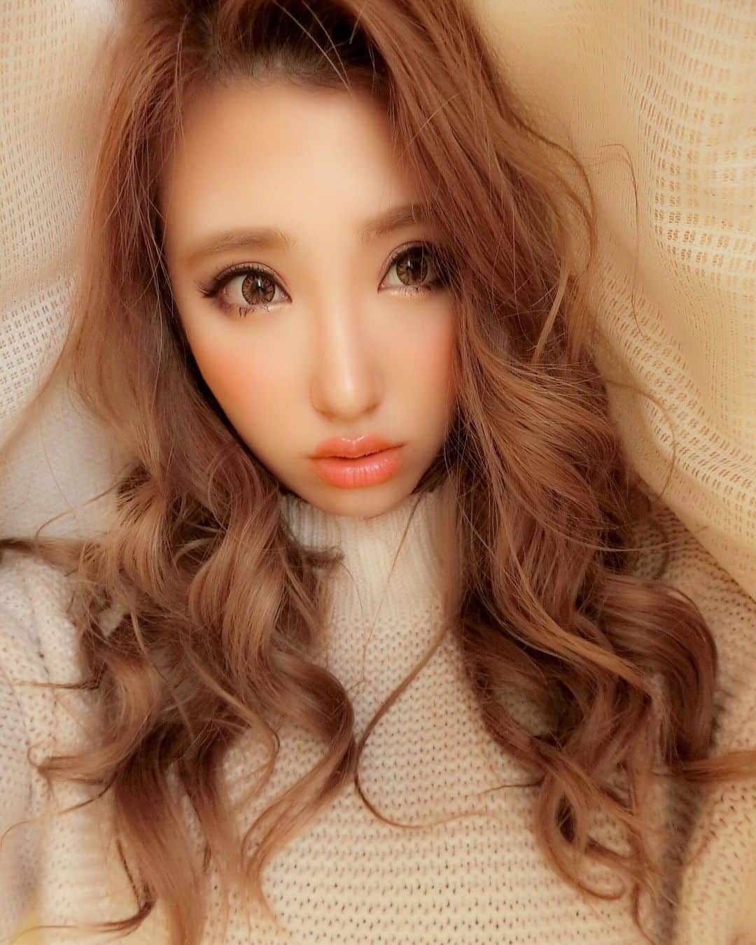 HIKARUさんのインスタグラム写真 - (HIKARUInstagram)「今日札幌、最高気温3度☃️ なまら寒い👏🏾初雪見たよ☃️💕 これから本格的な冬だね☃️‼️ .  #japan #japanesegirl #tokyo #sapporo #makeup #hair #instagood #likes #fashion #fitness  #tanning #longhair  #hairarrange  #highlight #メイク #ヘアアレンジ #日本  #ロングヘア #ハイライト」11月14日 16時03分 - hikaru__0211