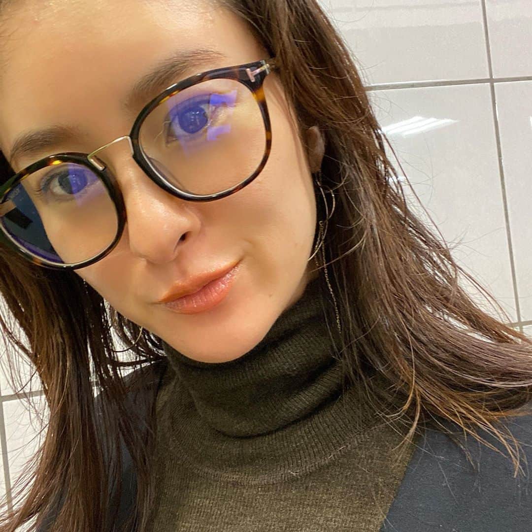 のインスタグラム：「clear銀座へ☺︎ トレーニングを始めて気をつけていることの１つ 筋肉が固まってしまわないように しなやかな筋肉になるよう ほぐして柔らかく☺︎ ハイフとハンドマッサージで身体スッキリ✨ 顔もコルギでぐいぐい流してもらいました☺︎ スタッフ皆さま いつもありがとう。 #clear銀座 #コルギ #ハイフ #beautycare #bodycare」