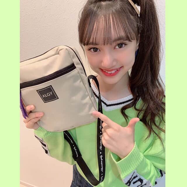 ニコ☆プチのインスタグラム：「🌈 #プチモのふろくの使い方 🌈﻿ ﻿ ﻿ 10人目はレイラ！！！﻿ ﻿ 🐬レイラより🐬﻿ 12月号ふろくは♡﻿ アルジーさんのショルダーバッグだね❣️﻿ レイラはお出かけ用に使ってるよ‼﻿ お財布やメイクポーチ、携帯✨﻿ とにかくたくさん入るし、お洋服を選ばないからとっても合わせやすいよ😉💕﻿ 大きく開くから取り出しやすいのもポイントだね👍﻿ とってもお気に入りです😍﻿ ﻿ ﻿ ﻿ #ニコプチ﻿ #ニコプチふろく﻿ #犬飼恋彩﻿ #レイラ﻿ #プチモ﻿ #アルジー﻿ #ショルダーバッグ﻿ #ニコプチふろくのある生活」