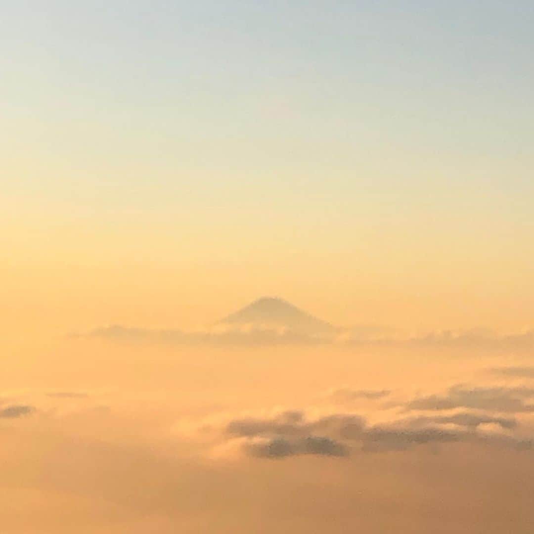 馬場典子さんのインスタグラム写真 - (馬場典子Instagram)「刻一刻と表情をかえる#富士山」11月14日 16時33分 - baba_channel