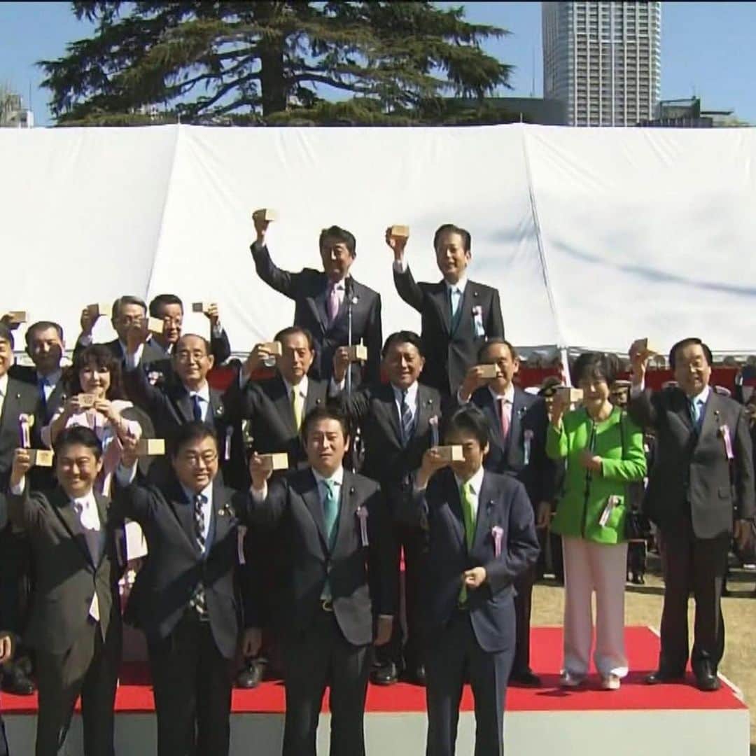 テレビ西日本「Cubetnc」さんのインスタグラム写真 - (テレビ西日本「Cubetnc」Instagram)「安倍首相の自民党総裁任期が２年を切り、 後継者争いが本格化しています。 閣僚の相次ぐ辞任や「桜を見る会」をめぐる 問題が出てくる中、 “次期首相”最有力候補と言われる 自民党・岸田政調会長がＣＵＢＥに初出演！ 今後の政局を生直撃します。 放送はあさって、16日（土）あさ10時25分からです。 ぜひ、ご覧ください！  #岸田文雄 自民党政調会長 #自民党総裁選 #福岡NEWSファイルCUBE #田久保尚英　#角田華子 #テレビ西日本　#TNC」11月14日 16時57分 - cubetnc