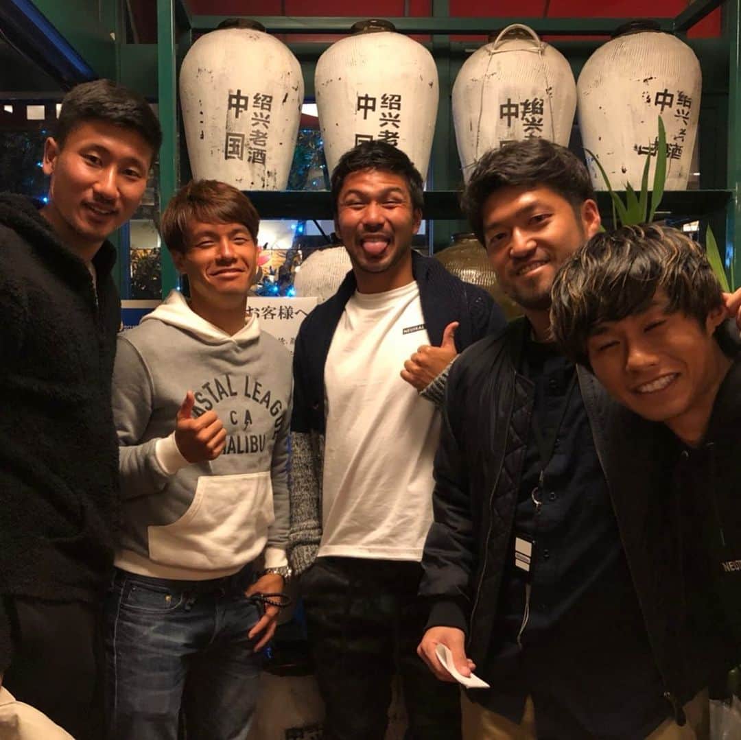 宮阪政樹のインスタグラム：「みんなでご飯行きました〜！ ヤマトはいつも変な顔してます！笑」