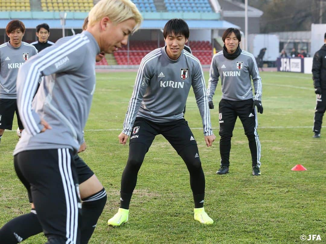 日本サッカー協会さんのインスタグラム写真 - (日本サッカー協会Instagram)「#SAMURAIBLUE、キルギス戦を前日に控え公式練習を実施！ ・ #daihyo #SAMURAIBLUE #新しい景色を2022 ―――――――――――――――――― 2022FIFAワールドカップカタールアジア2次予選 🆚キルギス代表 📅11/14(木)日本時間20:15KO 📍Dolen Omurzakov Stadium（キルギス） 📺TBS系列で全国生中継 ・ 👉大会情報はJFA.jpへ ――――――――――――――――――」11月14日 17時15分 - japanfootballassociation