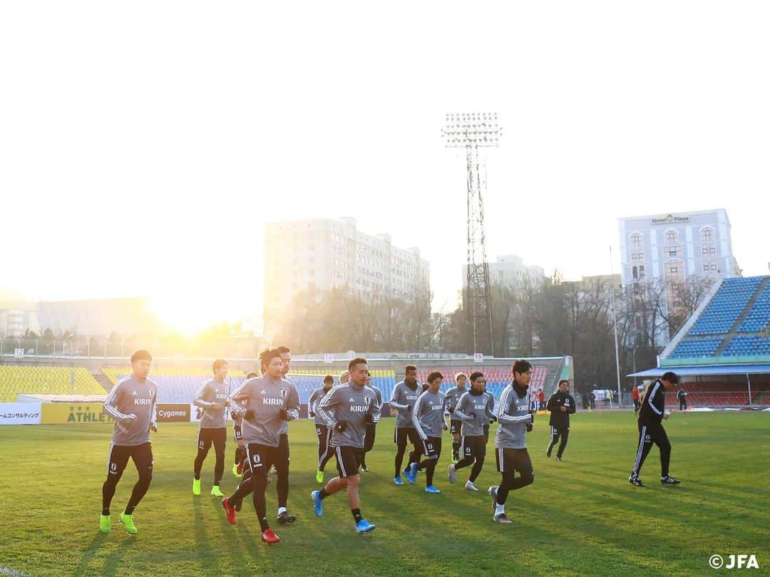 日本サッカー協会さんのインスタグラム写真 - (日本サッカー協会Instagram)「#SAMURAIBLUE、キルギス戦を前日に控え公式練習を実施！ ・ #daihyo #SAMURAIBLUE #新しい景色を2022 ―――――――――――――――――― 2022FIFAワールドカップカタールアジア2次予選 🆚キルギス代表 📅11/14(木)日本時間20:15KO 📍Dolen Omurzakov Stadium（キルギス） 📺TBS系列で全国生中継 ・ 👉大会情報はJFA.jpへ ――――――――――――――――――」11月14日 17時15分 - japanfootballassociation