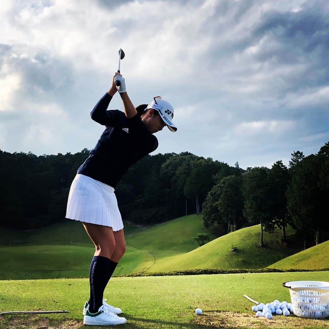 森田遥のインスタグラム：「⛳️✔️🦋 #秋冬も #機能性バツグン #シンプルでかわいい #シンプルでカッコいい #3stripesstyle  #アディダスゴルフ #teamadidas @adidastokyo #createdwithadidas」