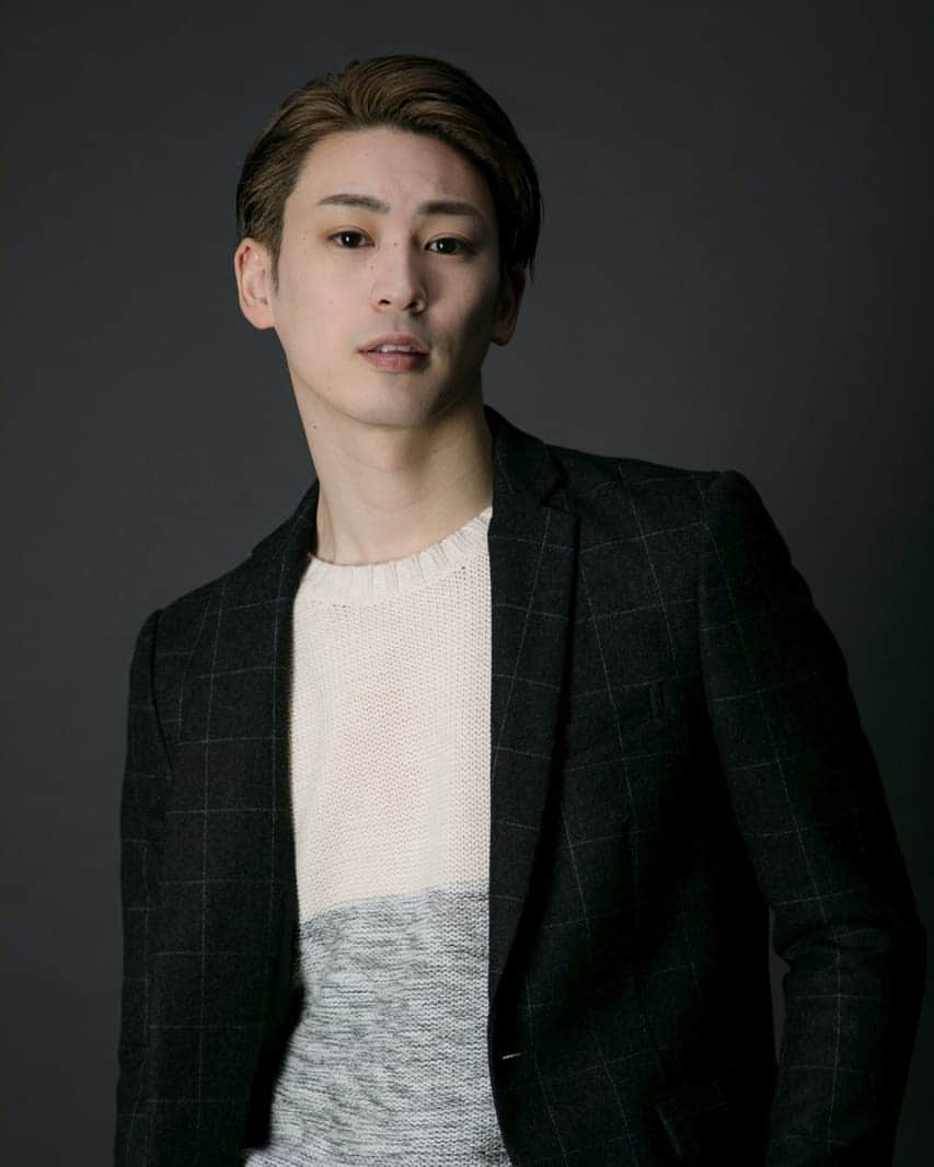 塩田康平のインスタグラム：「Photo by @Tommydaidai  #studioshoot  #塩田康平 #髪伸びてきた記念」