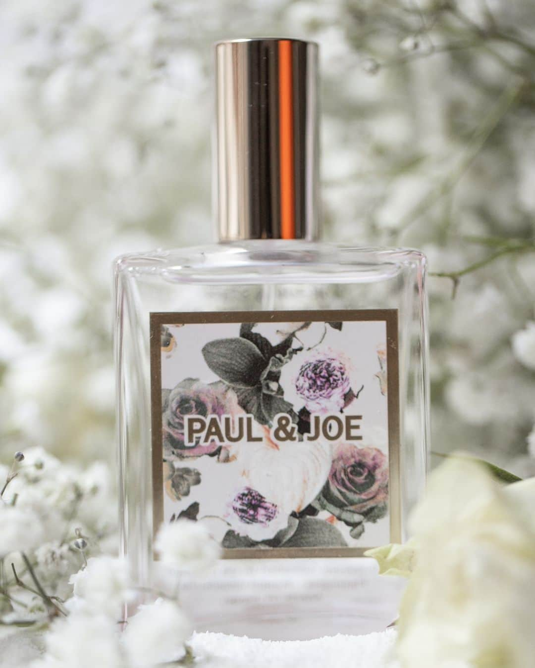 PAUL & JOE BEAUTEさんのインスタグラム写真 - (PAUL & JOE BEAUTEInstagram)「・⠀ A fragrance suggestive of snow, an open fire, and other fond memories of Christmas🎄✨ ⠀ ■FRAGRANCE MIST <Hair and body lotion> 50 ml⠀ 🌟Pre-order starts from 11/17(Sun)⠀ 🌟Available from 12/1(Sun)⠀ *Check your local markets for launch dates and availability*⠀ ⠀ #PaulandJoe #paulandjoebeaute #ポールアンドジョー #ポールアンドジョー #クリスマス #クリスマスコフレ #フレグランス #フレグランスミスト #保湿 #限定 #happyholidays #Christmas #fragrance #fragrancemist #bodymist #hairmist #moisture #catofinstagram #holidaycollection #holidaygifts #holiday #gift #ギフト #クリスマス #letitsnow」11月14日 18時00分 - paulandjoe_beaute