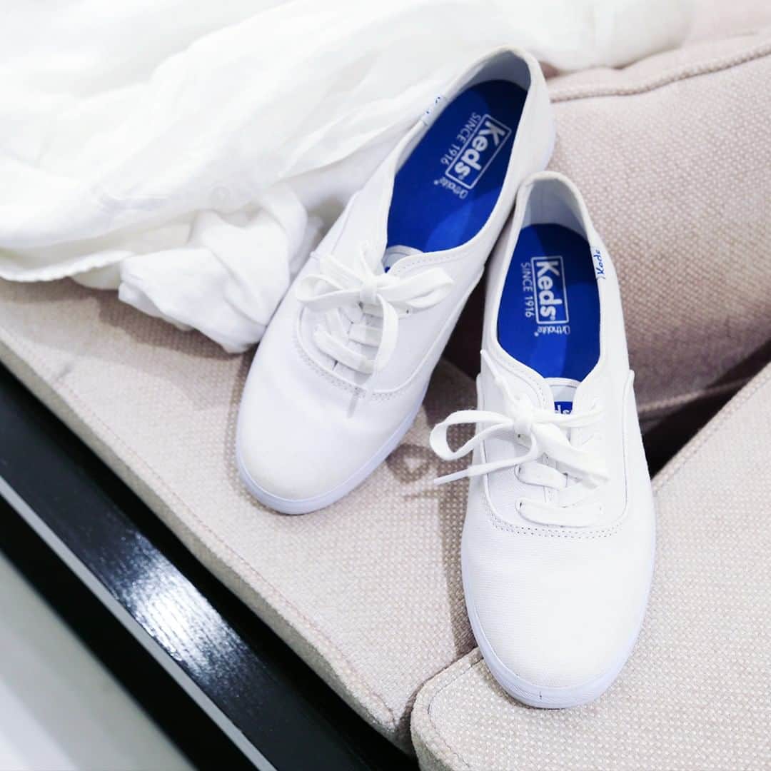 Keds Japanのインスタグラム：「CHAMPION OXFORD CVO⁠ White / ¥4,500+tax⁠ ⁠ ⁠ #Keds #ladiesfirst #kedsstyle #sneakers #whitesneakers #sneakerholics #kickstagram #sneakerlover #sneakergirl #casualoutfits #womanstyle #womanfashion #outfit #casualstyle ⁠ #ケッズ #スニーカー #白スニーカー #カジュアルコーデ #👟」