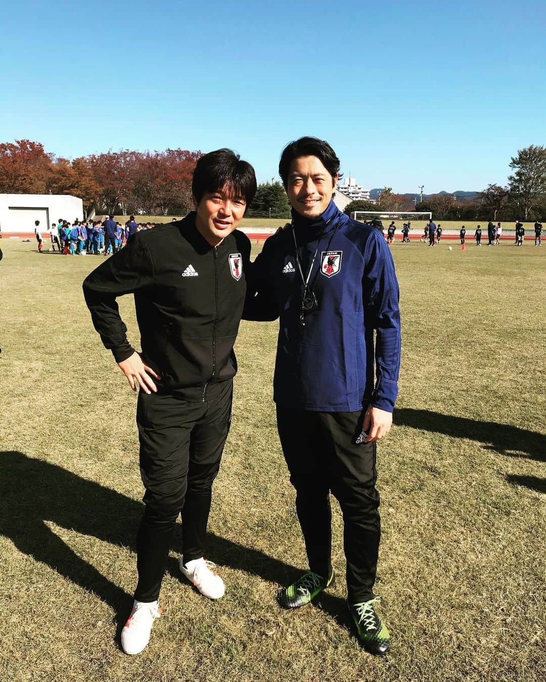 鈴木啓太さんのインスタグラム写真 - (鈴木啓太Instagram)「名波さん⚽️代表OB戦 ・ ・ 地元の憧れていた選手と一緒に、子どもたちを指導しましたが、自分が一番良い経験になったのではないかという。笑 ・ ・ 試合では、曲がって落ちる直接FK決めて、やっぱりスターはスターなんだと改めて感じました。 ・ ・ #soccer #football #10 #japan #いつかの」11月14日 18時10分 - keita.suzuki.official