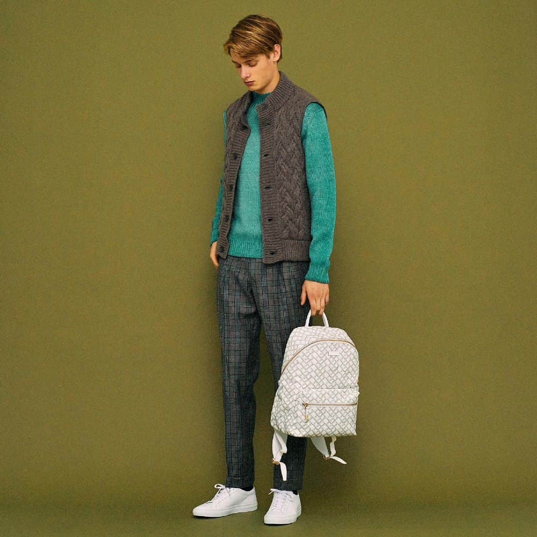 のインスタグラム：「【Winter Strasburgo Men's 2019】﻿ ﻿ Vest: #HERNO﻿ Knit: #CRUCIANI﻿ Pant: #PT01﻿ Bag: #VALORELONDON﻿ Shoes: #COMMONPROJECT﻿S ﻿ @strasburgomens﻿ #strasburgo #strasburgomens #strasburgolife #winter #2019 #strasburgoquality #apparel #fashion #mensfashion #gentleman #selectshop #menswear #ストラスブルゴ #ファッション #セレクトショップ #メンズファッション #秋冬 #2019秋冬」