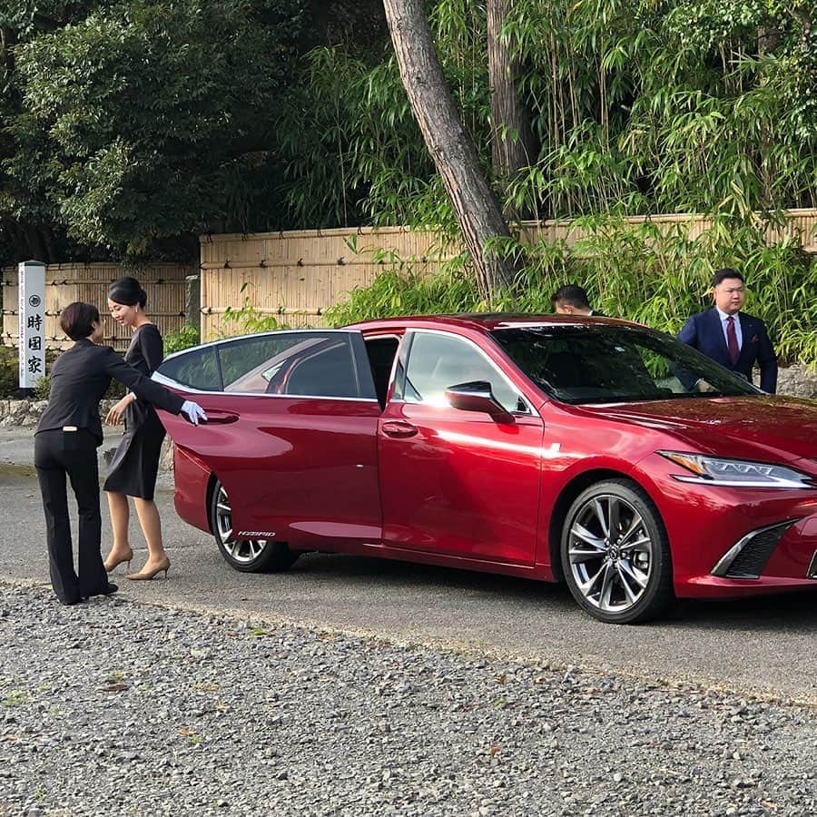 LEXUS / レクサスさんのインスタグラム写真 - (LEXUS / レクサスInstagram)「2020年1月18日、19日「DINING OUT RYUKYU-URUMA with LEXUS」開催。 舞台となる沖縄県うるま市で、世界的なアワードを受賞しているガガン・アナンド氏と福山剛氏のポップアップユニット「GohGan」が腕を振るいます。LEXUSでのドライビング体験から始まる唯一無二の世界をお楽しみください。 詳しくはLexus.jpをご覧ください。 ■料理人：ガガン・アナンド氏(アジアベストレストラン50にて4年連続NO.1)、福山剛氏(九州で唯一アジアベストレストラン50にランクイン)  #レクサス #Lexus #Lexusjapan #Lexusjp #ExperienceAmazing #car #cars #drive #driving #DININGOUT #DININGOUTwithLEXUS #ダイニングアウト #沖縄 #うるま #沖縄県うるま市 #ガガンアナンド #福山剛 #GohGan」11月14日 18時04分 - lexus_jp