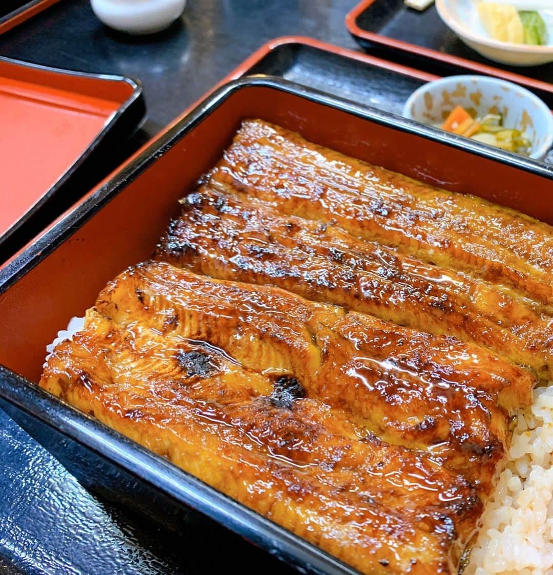 竹内渉さんのインスタグラム写真 - (竹内渉Instagram)「ロケで静岡に泊まっていたので スタッフさんと鰻を食べに行きました🥰名古屋出身なので、やっぱりこういう焼いた鰻が好き🤤💞美味しくいただきました🥺❤️」11月14日 18時09分 - ayumu_takeuchi