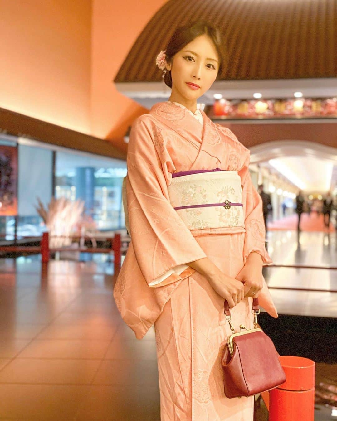 CHIHAさんのインスタグラム写真 - (CHIHAInstagram)「母と、雅叙園で素敵な一日を過ごしました🌸﻿ ﻿ ﻿ ﻿ #kimono #japanese #japanesecalture #ikebana #ikebanaflowers  #japanesestyle #gajyoen #雅叙園 #着物 #日本 #いけばな　#いけばなx百段階段2019  #百段階段　#百段階段2019 #庭園　#着物ヘア #着物髪型 #着物コーディネート」11月14日 18時19分 - chiha6170