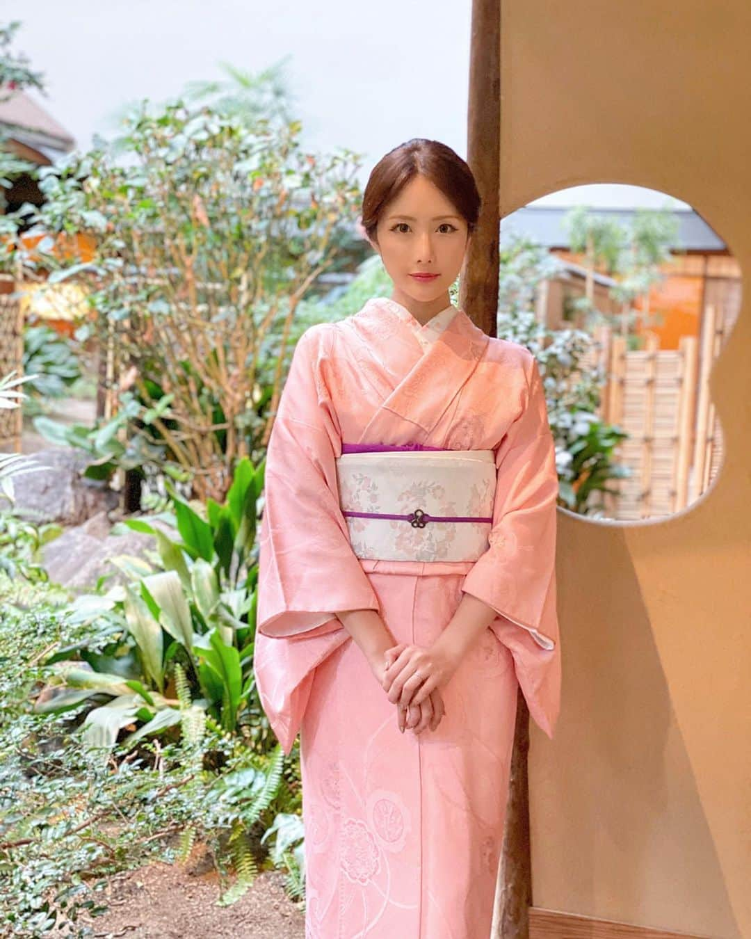 CHIHAさんのインスタグラム写真 - (CHIHAInstagram)「母と、雅叙園で素敵な一日を過ごしました🌸﻿ ﻿ ﻿ ﻿ #kimono #japanese #japanesecalture #ikebana #ikebanaflowers  #japanesestyle #gajyoen #雅叙園 #着物 #日本 #いけばな　#いけばなx百段階段2019  #百段階段　#百段階段2019 #庭園　#着物ヘア #着物髪型 #着物コーディネート」11月14日 18時19分 - chiha6170