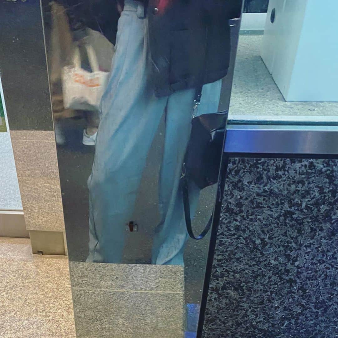 歩乃華（ほのらん）のインスタグラム：「これ前に載せたセットアップの下なんやけど別々でも着れるし何より色が可愛い！すきや🥰」