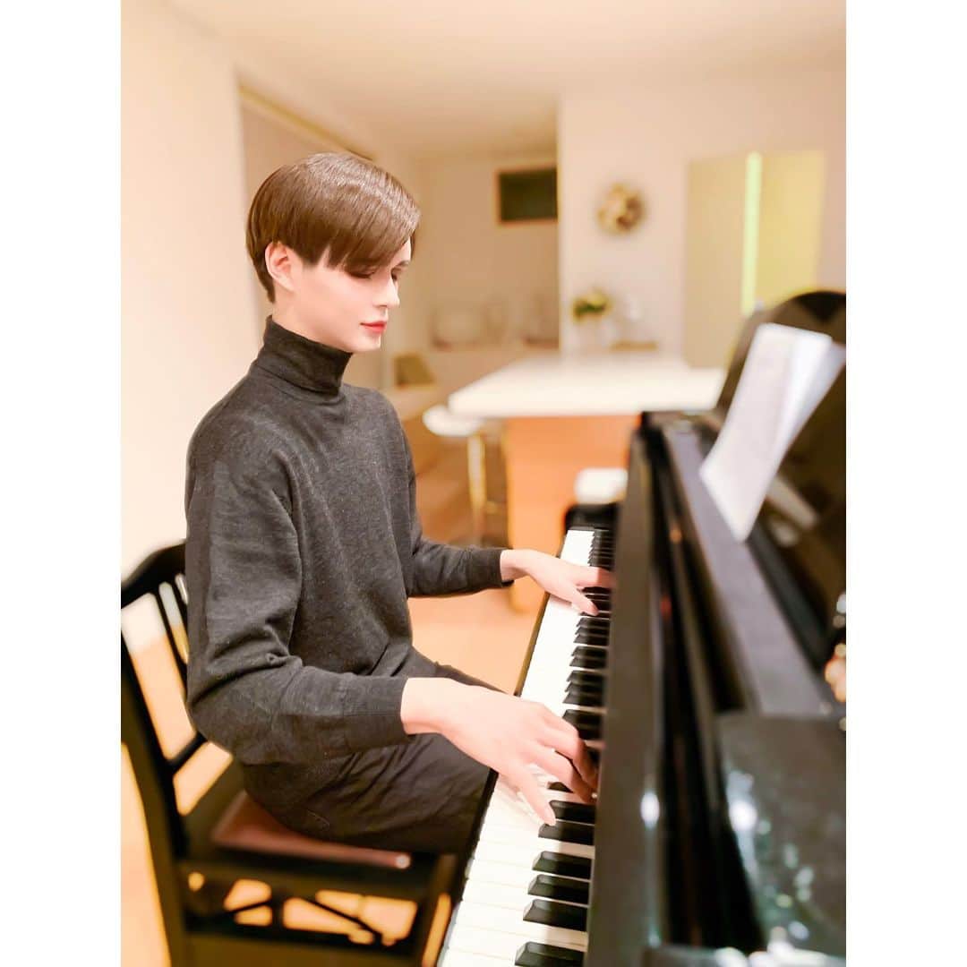 Matt（マット）さんのインスタグラム写真 - (Matt（マット）Instagram)「・ 二十嵐、 観てくださりありがとうございました！ にのくんとの絡み多めで幸せでした🤤 ・ だんだんお仕事の幅が広がり、 とっても充実してます💅🏻 いつも応援ありがとうございます🤝 ・ ピアノを弾いてる時は とっても癒されるなぁぁ😌✨」11月15日 5時20分 - mattkuwata_official2018