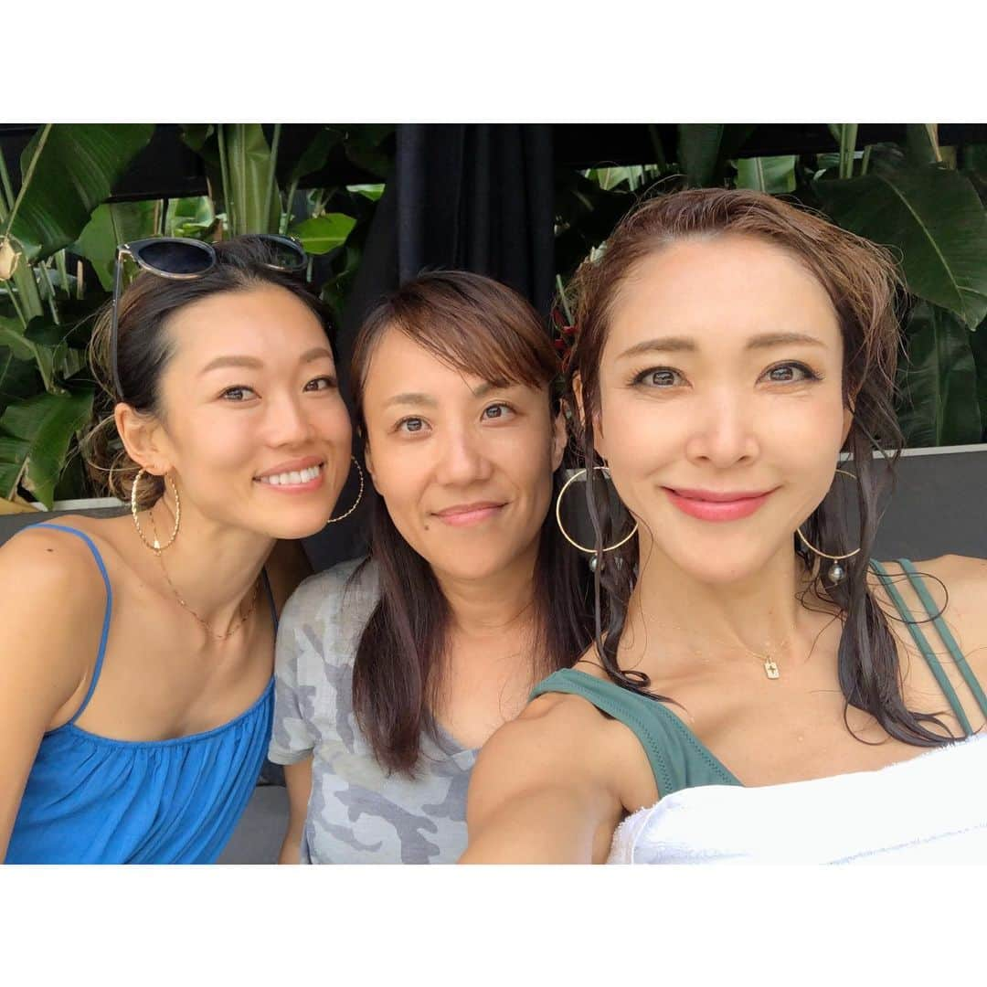 長谷川朋美さんのインスタグラム写真 - (長谷川朋美Instagram)「Poolでchill...♡ のはずが、、、😂👉後半の動画へ ・ この時期でもプール入れるのはかなり嬉しい❤️ ・ #pool #chiii #relax #resort ・ #byronbay #Australia #バイロンベイ #オーストラリア #hotel #お洒落ホテル」11月15日 3時59分 - hasegawa.elena.tomomi