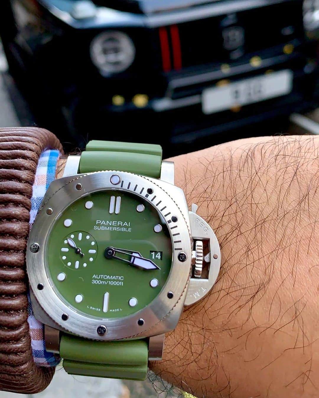 パネライのインスタグラム：「We have located the new e-commerce limited edition out in the wild on the wrist of buddy @mabulqassem. What do you think of this 42mm Green dialed beauty? #paneraicentral」