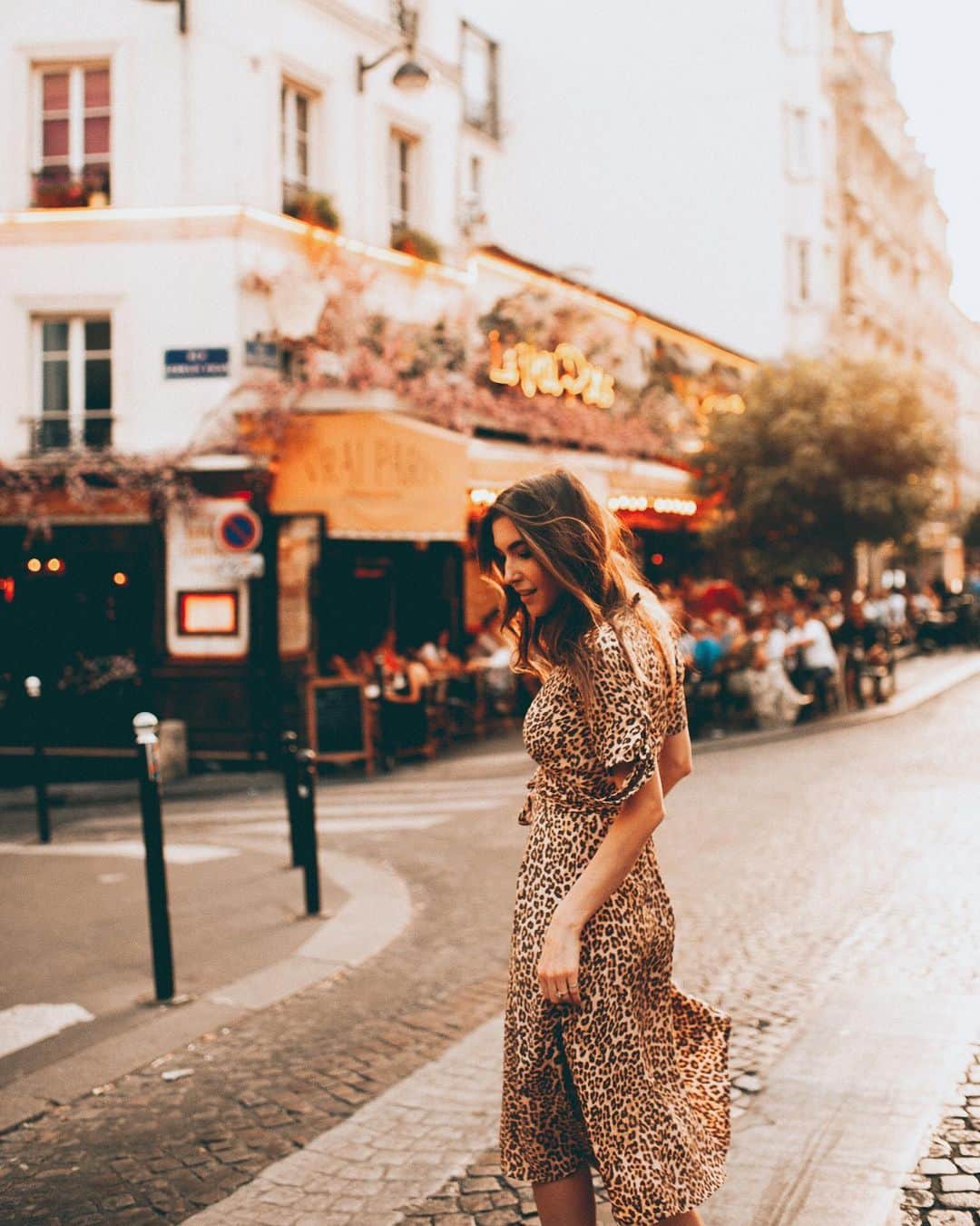 ケイト・ボイージェルのインスタグラム：「🎶 every single story lines right up 🎶 “French” out 11.22 🇫🇷🥂🎵 . presave it on Spotify @ the link in my bio for a chance to win a video message from me + hand painted lyrics! 📸 @19rivoli .  https://show.co/G0hICPW」