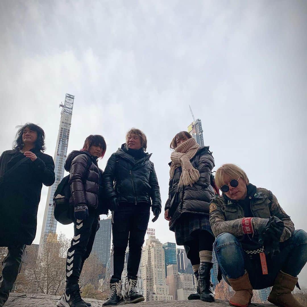 奥井雅美さんのインスタグラム写真 - (奥井雅美Instagram)「公園の後、 ランチ食べて街を練り歩いてきました。 ロックフェラーセンター登りました☺︎ 自由の女神が遠くに見えます🗽 #jamproject #NYC #ロックフェラーセンター」11月15日 4時36分 - masamiokui