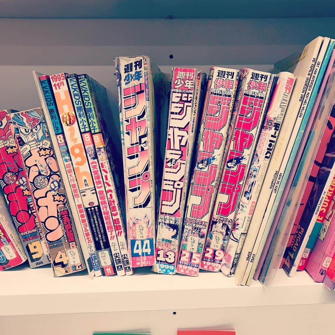 名古屋コミュニケーションアート専門学校_デザインのインスタグラム：「昔の研修生が寄付した漫画が大切に保管されていました。 ちなみに今年の研修生はこの雑誌より、、、若い。 #cartoon  #sanFransico」