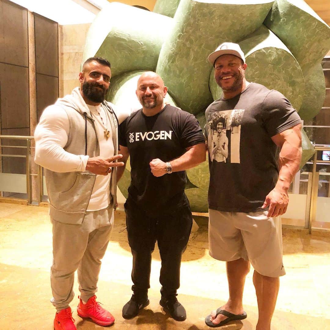 Phil Heathさんのインスタグラム写真 - (Phil HeathInstagram)「Enjoying time with my brothers @hanyrambod and @hadi_choopan  we are looking forward to a great weekend with all the amazing fans, much love to India 🇮🇳 🙏🏽@ihff_olympia_india #TheOneAndOnlyPROCreator #ThePersianWolf #7xMrO @andreideiu_  we need to get a photo with you as well!💪🏽🎣」11月15日 4時46分 - philheath