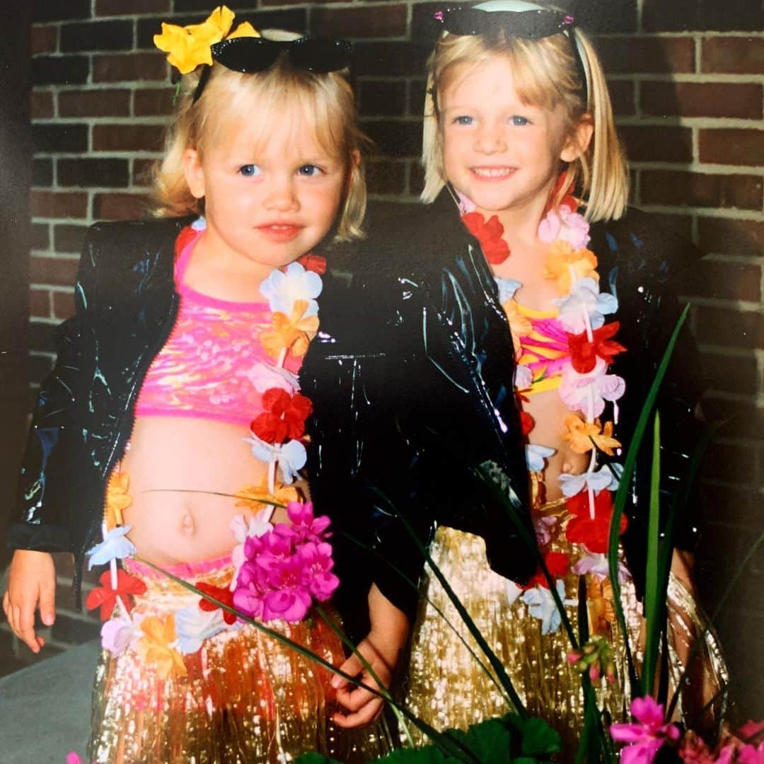グレイシー・ドジーニーのインスタグラム：「when u got a luau @ 6, but are meeting w/ ur biker 🏍 gang @ 7 before ur 8 o’clock bedtime...happy birthday to this rock-a-hula babe @hallitoland 🌺 I am pretty darn lucky to twin through life with you!」