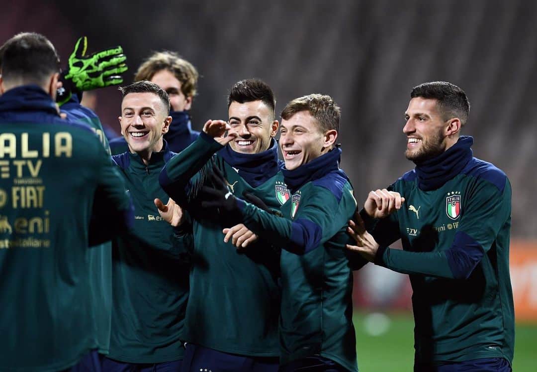 クリスティアーノ・ビラーギのインスタグラム：「Sempre con il sorriso🇮🇹 #italia #azzurri #vivoazzurro」