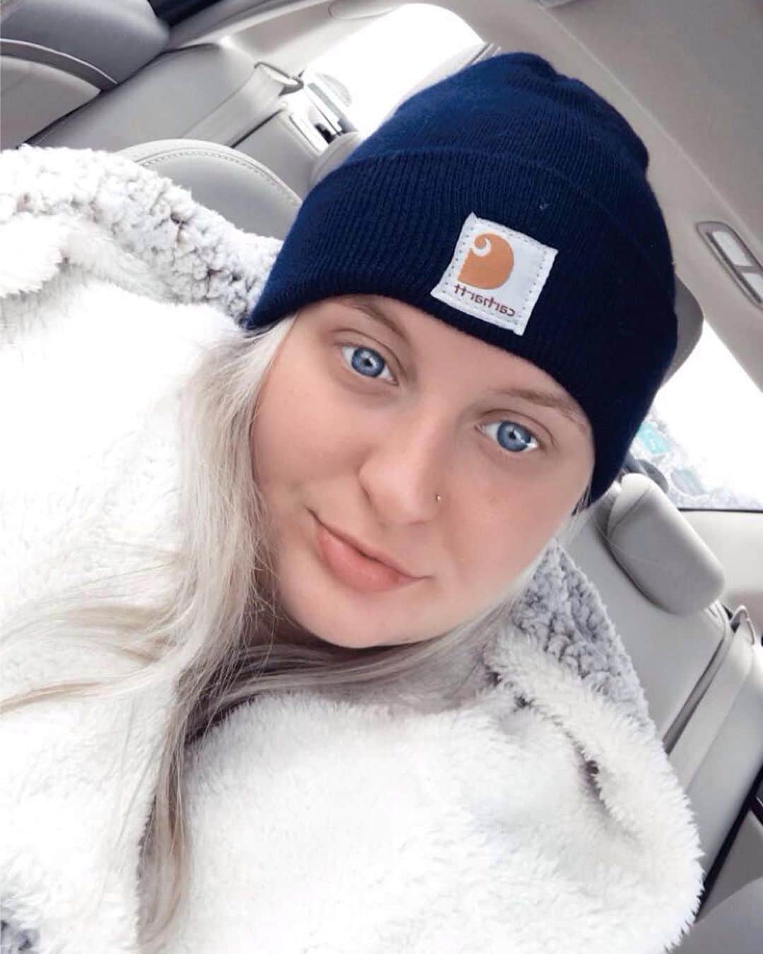 アシュトン・ホームズのインスタグラム：「shop your carhartt beanies at your local tractor supply store #notsponsored #yeeyee」