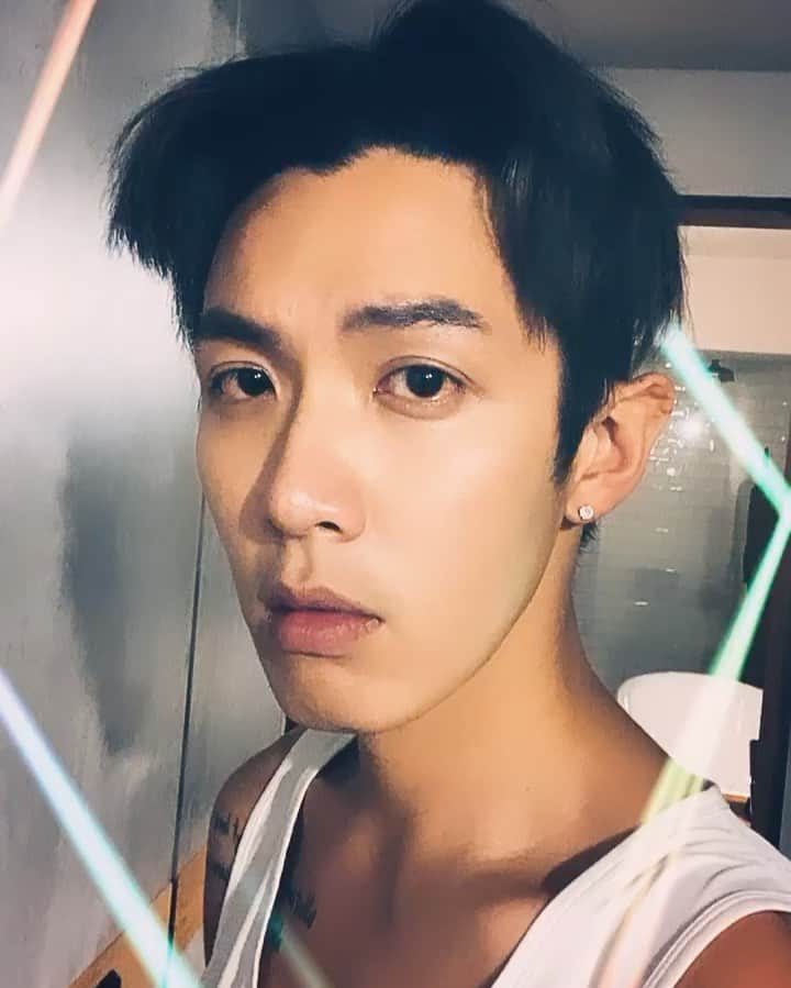 柯震東のインスタグラム：「時間長了.....頭髮也長了.....大家都好吧🧡💛💚💙」
