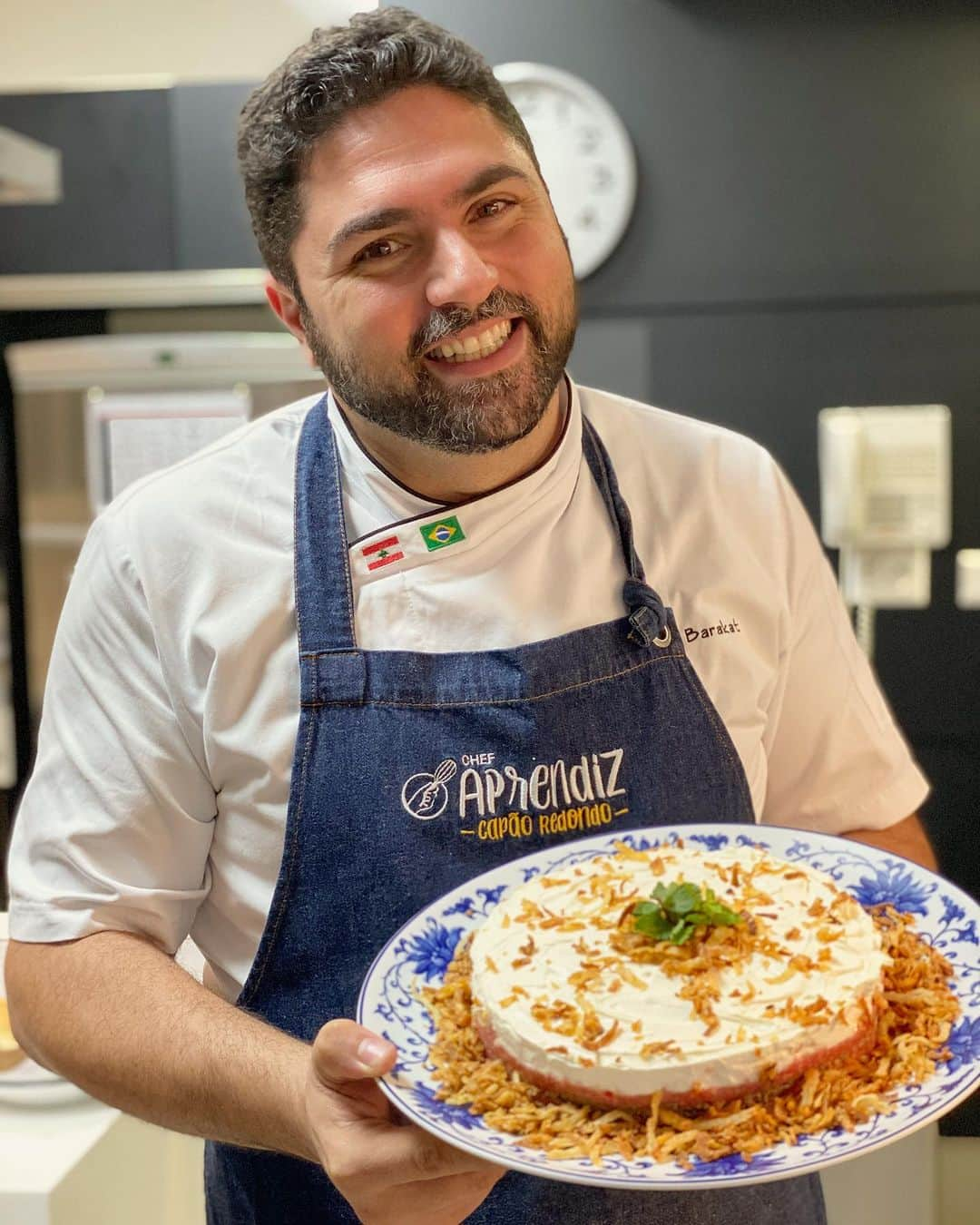 カロリーネ・セリコさんのインスタグラム写真 - (カロリーネ・セリコInstagram)「Do Líbano  para a minha mesa 🇱🇧 Pensa em a comida libanesa: saborosa, linda, deliciosa... É a do querido @chefgeorgesbarakat importado do Líbano 🤩 Amamos muito!!! Já tenho libanês no sangue, agora descobri como ter fresquinho e bem feito em casa! 😋 #CaCelicoGastronomia」11月14日 20時20分 - cacelico