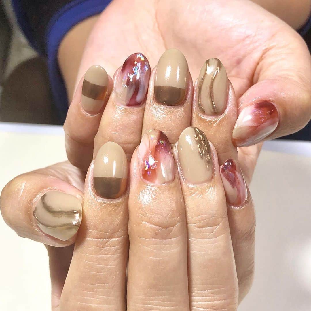 のインスタグラム：「New nail💅♡ ゆりさんいつもありがとうございます♥️ @yr_nail_salon #yrnail  メタリック可愛い😍 #冬ネイル #ネイル #nail」
