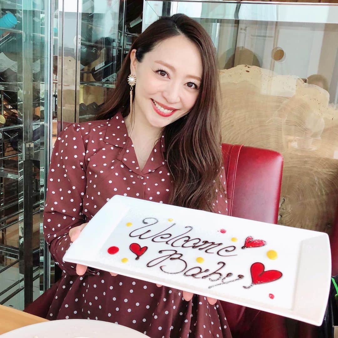 磯部奈央さんのインスタグラム写真 磯部奈央instagram Welcome Baby 先月のお話ですが 大好きなゆいちゃん まなちゃんが 妊娠祝いをしてくれました なんか 妊娠期って涙もろくなるっていうじゃないですか Welcome Baby プレートが運ばれてきたとき
