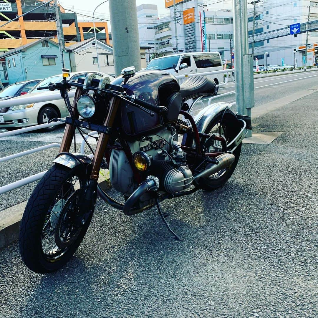 伊勢谷友介さんのインスタグラム写真 - (伊勢谷友介Instagram)「バイクでズバーっと横浜中華街へ。 お腹が苦しくなるほど食べてしまいましたとさ！ 完全にポジション出たバイクは安心感が走りをより面白くする。 46worksさんの仕事が素晴らしい事の証明ですね。 #shortturing」11月14日 20時31分 - iseya_yusuke