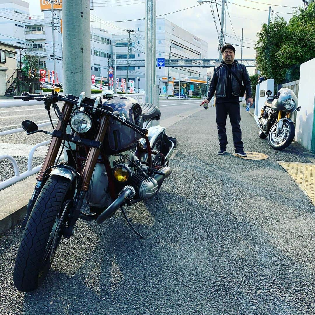 伊勢谷友介さんのインスタグラム写真 - (伊勢谷友介Instagram)「バイクでズバーっと横浜中華街へ。 お腹が苦しくなるほど食べてしまいましたとさ！ 完全にポジション出たバイクは安心感が走りをより面白くする。 46worksさんの仕事が素晴らしい事の証明ですね。 #shortturing」11月14日 20時31分 - iseya_yusuke