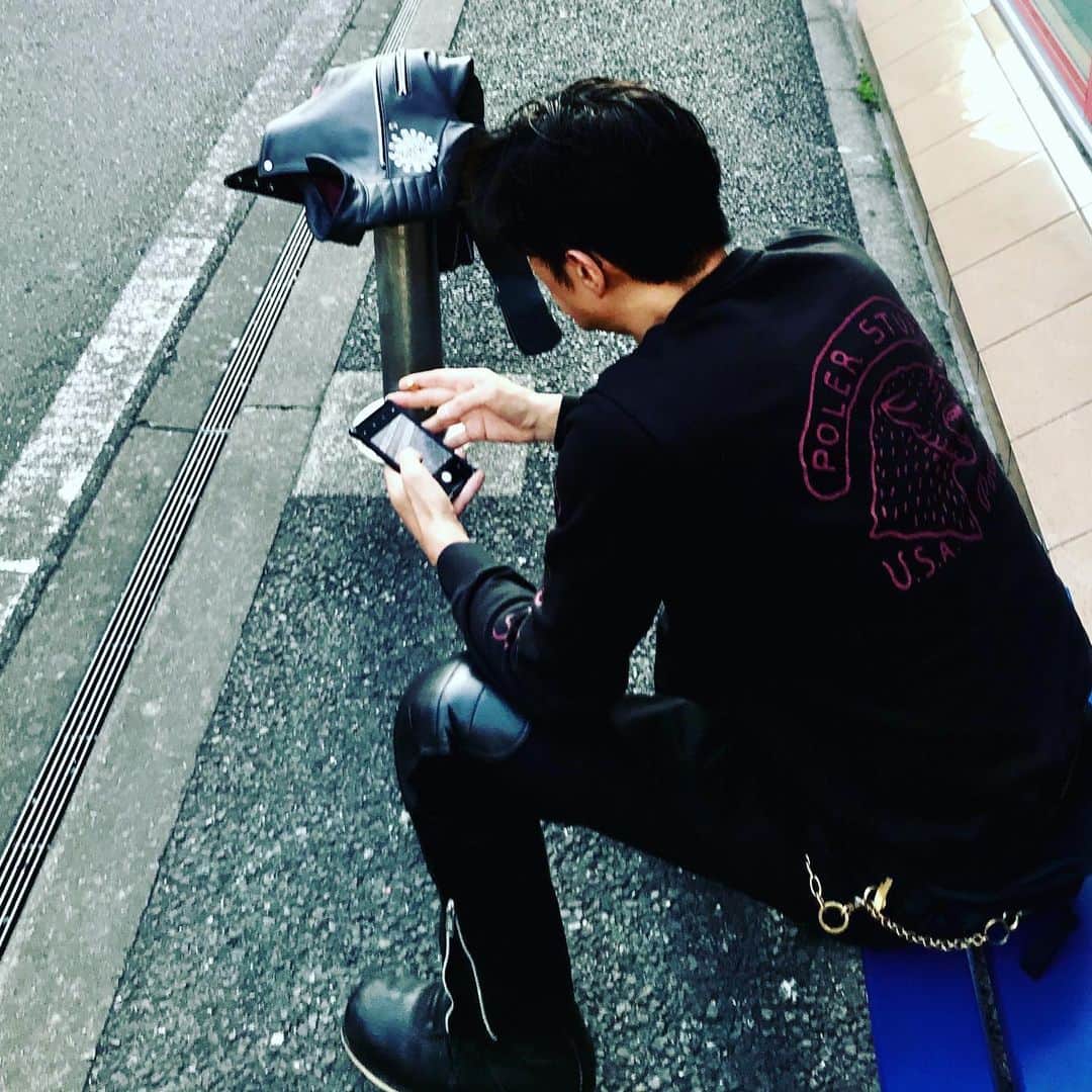 伊勢谷友介さんのインスタグラム写真 - (伊勢谷友介Instagram)「バイクでズバーっと横浜中華街へ。 お腹が苦しくなるほど食べてしまいましたとさ！ 完全にポジション出たバイクは安心感が走りをより面白くする。 46worksさんの仕事が素晴らしい事の証明ですね。 #shortturing」11月14日 20時31分 - iseya_yusuke