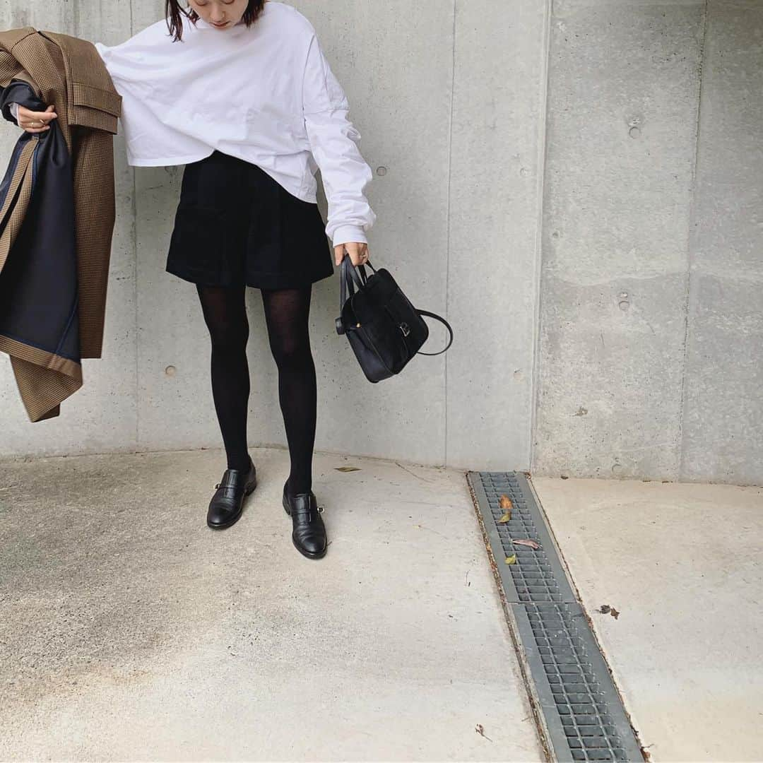 長屋なぎささんのインスタグラム写真 - (長屋なぎさInstagram)「outfit. . outer: @earih_official  tops: @the_newhouse  bottom: @nanouniverse_official  bag: @hermes  shoes: @balenciaga  _____________________________________________________ #fashion#outfit#155cm#155cmstyling#155cmstyle  #あかちゃんのいる生活 #おとこのこママ」11月14日 21時05分 - nagisanagaya