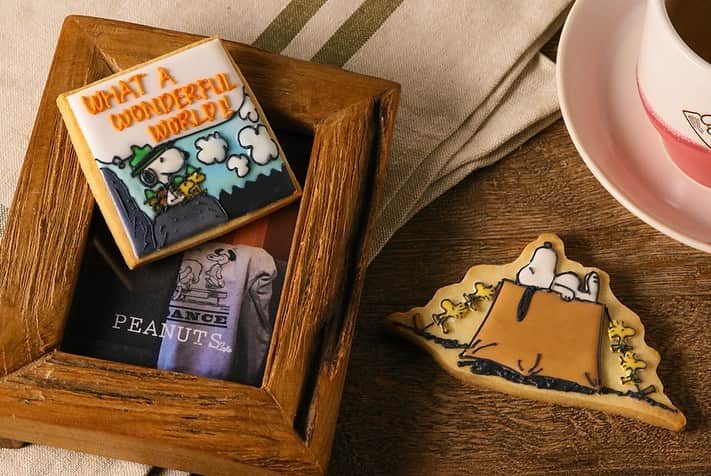 ピーナッツ カフェさんのインスタグラム写真 - (ピーナッツ カフェInstagram)「【ワークショップのお知らせ】 . ビーグル・スカウトのアイシングクッキーを作りませんか。 . @feerain___  さんを先生にお迎えして、スヌーピーとウッドストックたちでおなじみの、ビーグル・スカウトたちが描かれたサクサクのクッキーをベースに、好きな⾊をつけてオリジナルのクッキーを作ります。 . ＜参加費＞ ￥2,500（税抜） ●アイシングクッキー　2枚 ●フェア限定「ビーグル・スカウトの焼きマシュマロアーモンドミルクオレ」 . ＜開催日時＞　2019年11月27日（水）、28日（木） . ＜開催時間＞　①12:00 ②14:00 ③16:00 ④19:00 ●所要時間：約1時間 ※各自の制作時間により多少異なります。 時間に余裕を持ってご参加ください。 . ▶ WEB予約受付中！！ ご予約はストーリー【ワークショップ】から☝︎ . @peanutsdiner でも11/21に開催いたします！ お子様との参加もOK！皆さまのご参加をお待ちしております。 . . @peanutscafe_tokyo @peanutshotel」11月14日 21時03分 - peanutscafe_tokyo