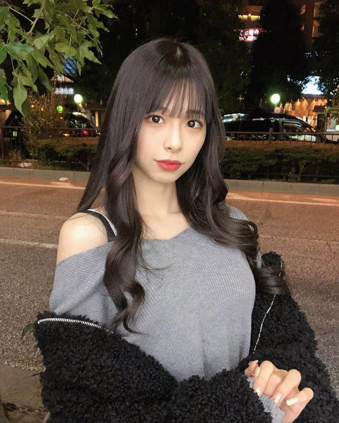 川崎ひかるのインスタグラム：「🆕🖤🖤 @lapis.kouki . . . . .  #daily #dailylook #selfie #selca #ootd #데일리 #데일리룩 #셀카그램 #셀카 #셀피 #오오티디 #팔로우 #自撮り #アイドル #アイドルヘア #韓国ヘア #ヘアカラー #アッシュ #アッシュカラー #美容院 #ぱっつん #ぱっつん前髪 #ぱっつんロング #黒髪ロング #黒髪 #ビジョビ #セルフィー #セルフィー女子」