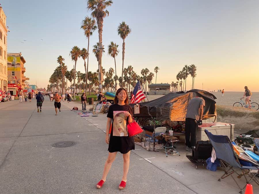 津田菜都美さんのインスタグラム写真 - (津田菜都美Instagram)「* Los Angeles😎🏝Sunset🧡🧡黄昏。 初LA!!!撮影帰りに少し寄りました☻ 絶対次はバケーションで来るぞー😂😂 #venicebeach#LosAngeles#California#SantaMonica」11月14日 21時15分 - tsuda_723_official