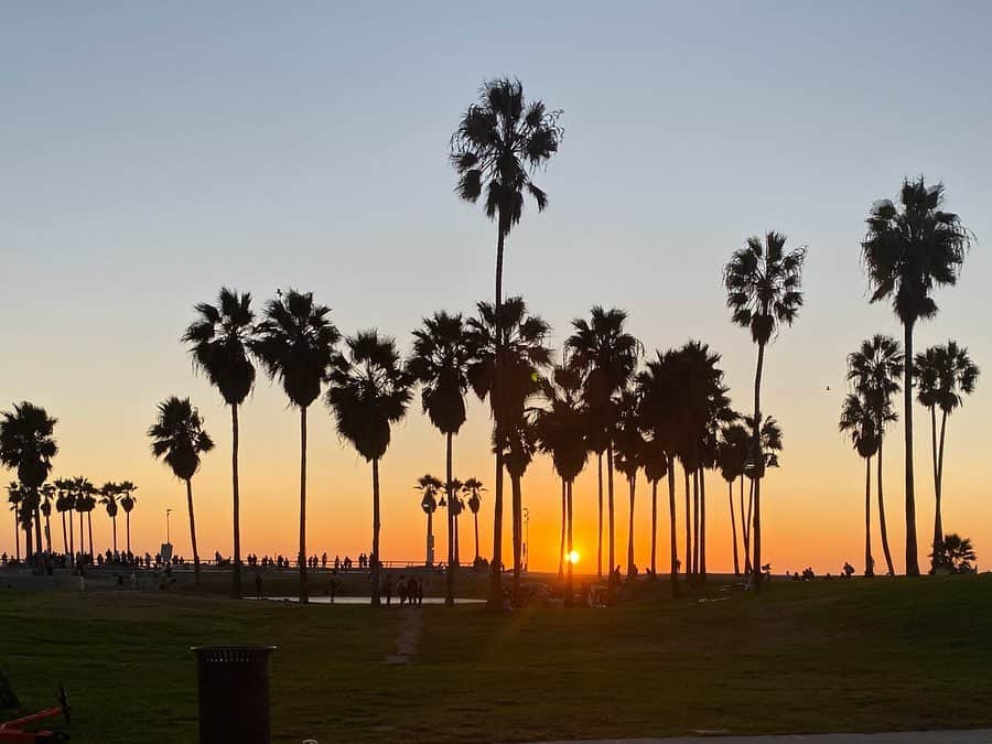 津田菜都美さんのインスタグラム写真 - (津田菜都美Instagram)「* Los Angeles😎🏝Sunset🧡🧡黄昏。 初LA!!!撮影帰りに少し寄りました☻ 絶対次はバケーションで来るぞー😂😂 #venicebeach#LosAngeles#California#SantaMonica」11月14日 21時15分 - tsuda_723_official