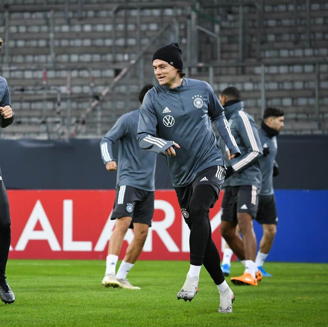 ニコ・シュルツのインスタグラム：「Training ✔️🔜 #GERBLR」