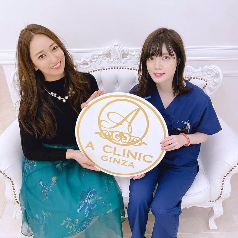 柴咲マナさんのインスタグラム写真 - (柴咲マナInstagram)「. 先日、Aクリニック銀座店で(@a_clinic_ginza ) 小顔＆リフトアップで話題の Aスレッドを受けてきました💓 . . 担当してくれたのは山崎香名先生👩‍🏫✨ (@dr_kanayamasaki ) . . カウンセリングも丁寧でスタッフさんからも 支持される先生なので安心して 施術を受けることができました💓 . . 施術はあっという間なのに 直後から衝撃のリフトアップを実感！ . . しかも腫れないので、 施術後も翌日も予定がありましたが 普通に過ごせました😊 . 美肌にもなるみないなので経過が楽しみ🤤 . 友達にも小顔になったと言われるので 本当に受けてよかったです😊✨ . . ありがとうございました 💓 . . . #aスレッド #aclinic #aclinic銀座  #aクリニック #美容 #小顔 #美肌 #リフトアップ #美容外科 #美容皮膚科 #美容クリニック #山崎香名  #顔痩せ #ダイエット #美容オタク #ハイフ #アンチエイジング #老化防止 #ヘアスタイル #メイクアップ #オルチャン #diet #antiaging #フォローミー #japan #japanesegirl」11月14日 21時37分 - mana_shibasaki