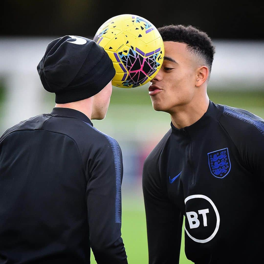 プレミアリーグさんのインスタグラム写真 - (プレミアリーグInstagram)「@masongreenwood always has football on the brain」11月14日 21時48分 - premierleague