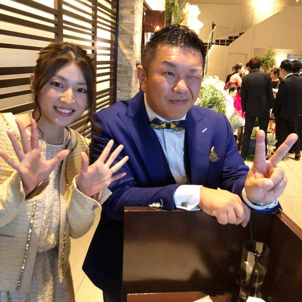 北川楓夏さんのインスタグラム写真 - (北川楓夏Instagram)「久しぶりに婚礼の司会を担当させていただきました！🎤 自分も結婚式を挙げたセンティールラセゾン千秋公園で✨ . 今まで1階のオステリアムーリベッキでは何回か司会させてもらいましたが、上の会場は初めて！🎤😳 なつかしくて嬉しかったなぁ〜😌❤️ 自分の式の打ち合わせで何回も通ったセンティールさんなので、司会で来てもなんだかホームに帰ってきたような不思議な気持ちでした✨ . SUPで出会った方からのご紹介で縁がありご担当させていただいたカップルでしたが、本当に素敵なご夫婦で👰💓🤵 お二人のプロフィールを作っていくにつれて、どんどんどんどん好きになって、 ほんとに小さい頃から知ってる友人のような感覚になってしまい、クライマックスシーンではグッと涙を堪えることも…🥺🥺🥺 司会者は泣いてちゃダメなんですけどね。笑 それくらいお二人に感情移入しておりました🙇🏻‍♀️🙏 . 紹介してくれた一途さんに感謝😭✨ . 本当に婚礼の司会って「ご縁」だと思うんですよね。 この運命にあったんじゃないかってくらい。 . 今回もたくさん幸せおすそ分けしていただきました❤️ . #akita #センティールラセゾン千秋公園 #婚礼 #mc #modelclubstella #素敵 #カップル #💍 #👰 #🤵 #バレーボール」11月14日 21時40分 - fuka.kitagawa