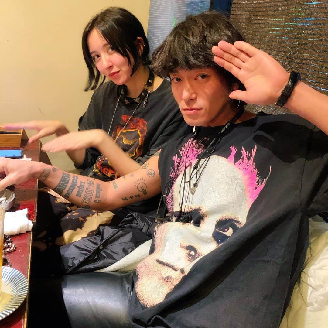 DJ DARUMAのインスタグラム：「🌹イクミちゃんとジョニー」