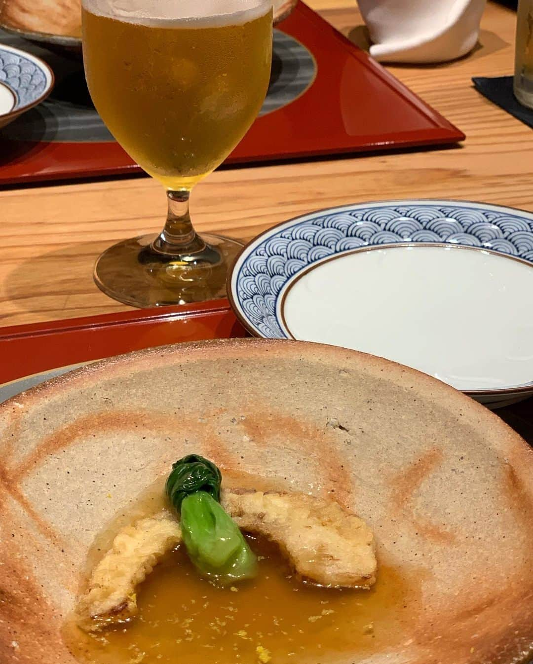 正中雅子さんのインスタグラム写真 - (正中雅子Instagram)「🤤🍤🍺 * 贅沢すぎる天ぷら屋さんに連れてってもらった🤤 * どれもこれも美味しくて平日にほっぺた落ちた♡息子のぽっぺたも落ちそう👶🏻 * @pang2eri  @cocoharuku  @urako0618 * えりちゃん行きつけの花歩さん🖤 * 店内もオシャレで壁にはHERMESのスカーフ飾ってて息子が近づかないように見張ってた😂😒 * あー楽しかった！ * #天ぷら#天ぷら料理花歩#花歩 #息子だんだん太ってきています #動き回るのに太っていく」11月14日 21時58分 - masacoshonaka