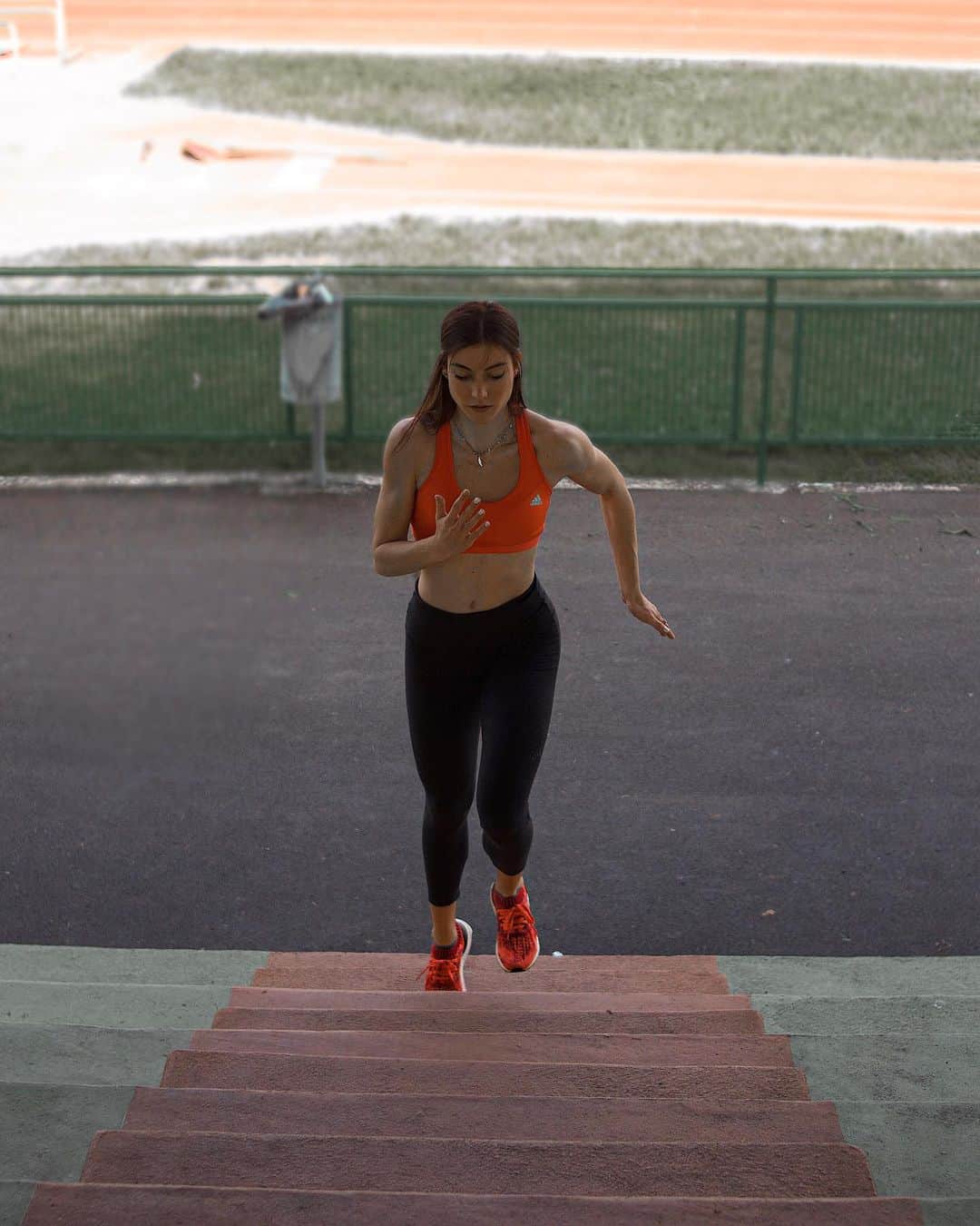 アレシア・パヴェーゼさんのインスタグラム写真 - (アレシア・パヴェーゼInstagram)「Midweek and I’m 🙅🏻‍♀️🤚🏼🤚🏼 #winterpreparation #trackandfield #sprinter #athlete #workoutmotivation #trainingday #running #runner #fit #sprint #athletelife📸 @gi0pese」11月14日 22時03分 - alessiapavese