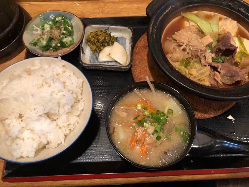 加藤拓歩のインスタグラム：「鴨居駅近くの五右衛門さんはこの定食を千円未満で食べられる。  食べたい。今食べたい。」